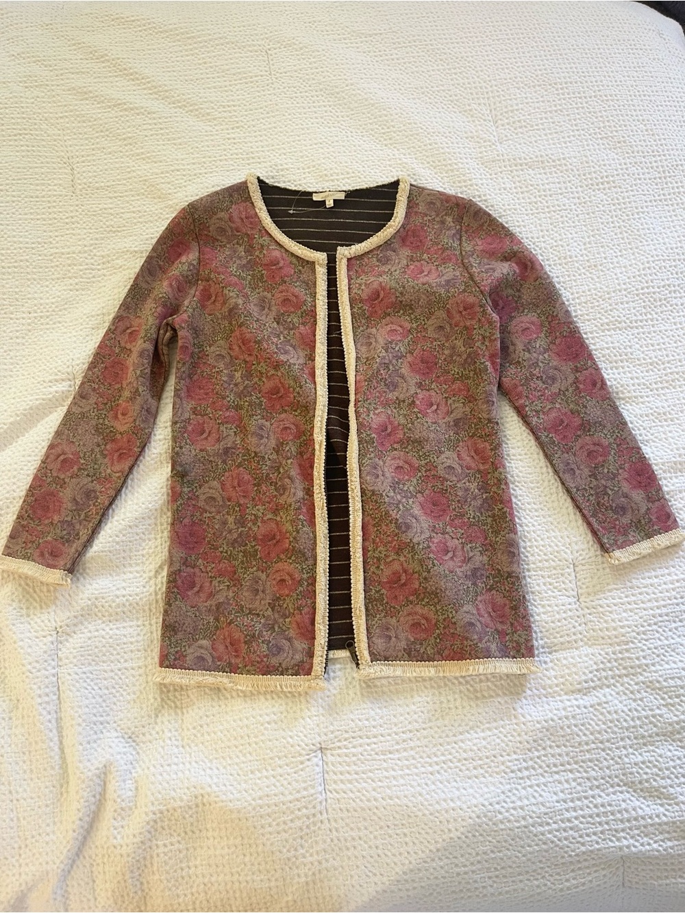 Charming old money chic rose floral cardigan